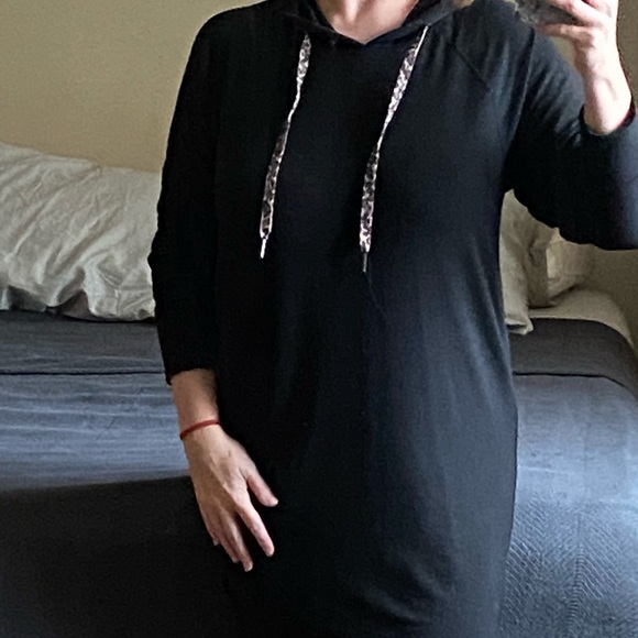 NFS Hooded black knit dress with leopard print tie - Picture 6 of 6